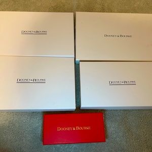 D&B wallet boxes.  1 extra large; 2 large and 1 regular plus a charm box!